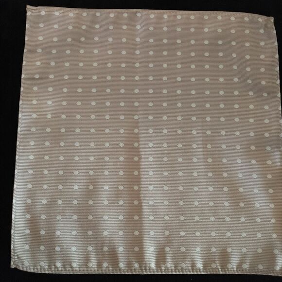 ALLURE MEN'S MULTI-DOT POCKET SQUARE. - Picture 1 of 3